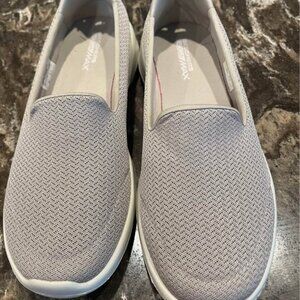 TAN SKETCHERS SLIDES GOGAMAX NEW SIZE 9